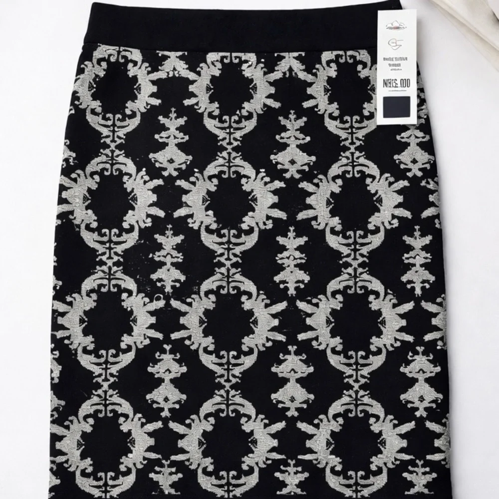 NY&Co Black Silver Metallic Pencil Skirt NWT M - Picture 6 of 16